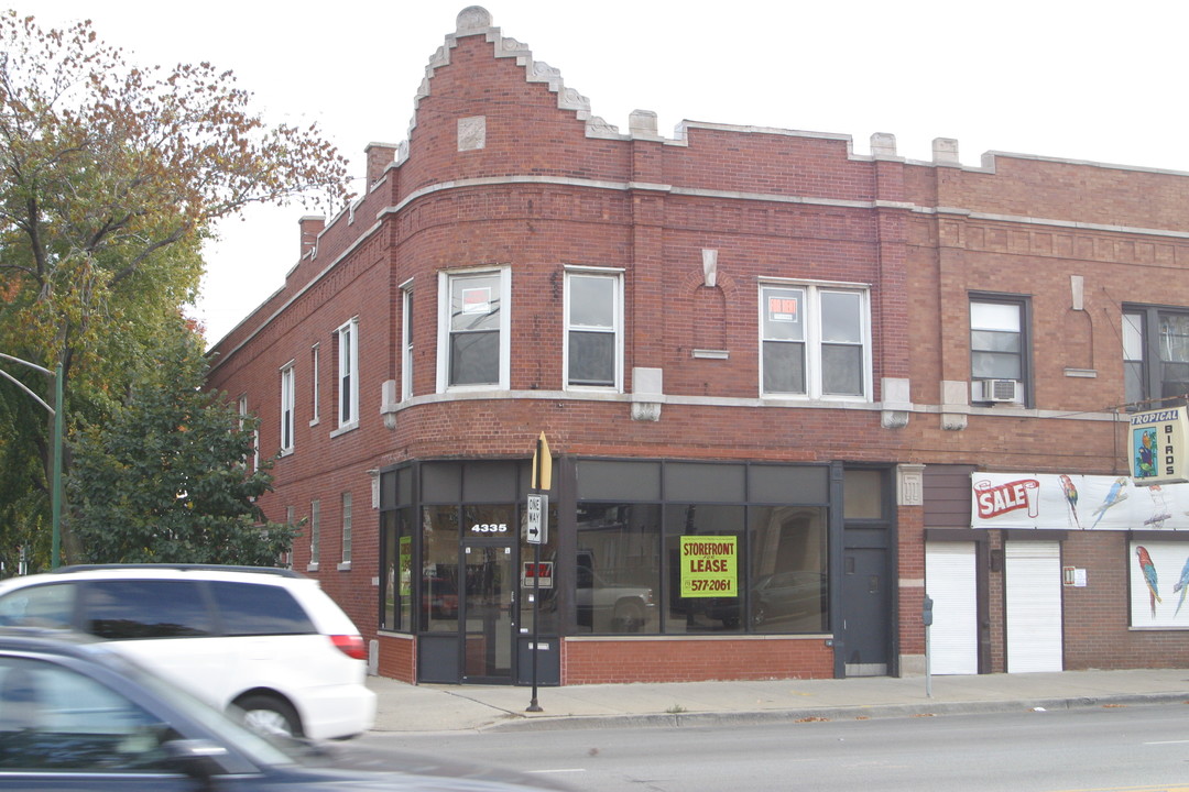 4335 W Fullerton Ave in Chicago, IL - Building Photo