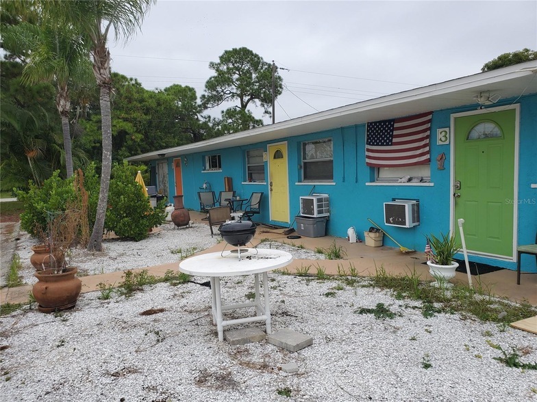 2021 Pennsylvania Ave, Unit 5 in Englewood, FL - Building Photo