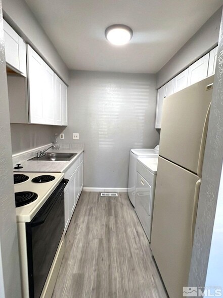 1799 York Way in Sparks, NV - Foto de edificio - Building Photo