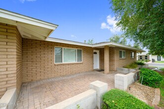 3009 N 49th St in Phoenix, AZ - Building Photo - Building Photo