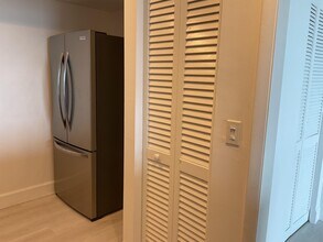 2425 Presidential Way in West Palm Beach, FL - Building Photo - Building Photo