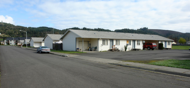 110-232 Sunny Ln in Sutherlin, OR - Foto de edificio - Building Photo