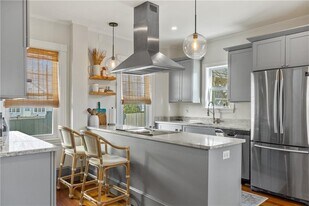 35 Hall Ave in Newport, RI - Building Photo