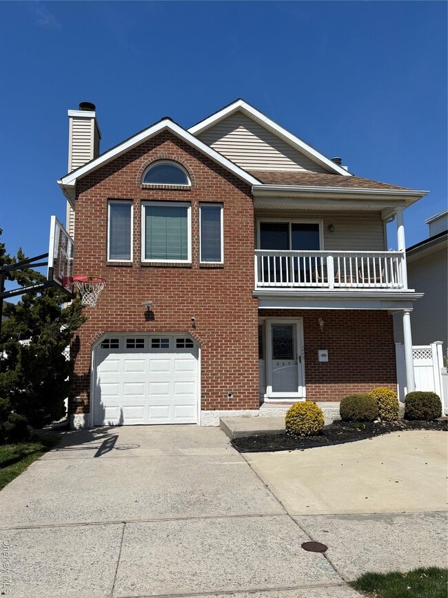 property at 227 W Pine St