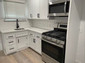 14533 Dickens St in Sherman Oaks, CA - Building Photo