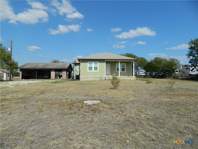 221 Katie Ln in Seguin, TX - Building Photo - Building Photo