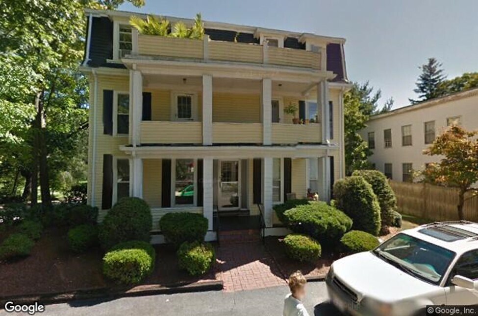 15 Bemis Rd, Unit Apt #1 in Wellesley, MA - Building Photo
