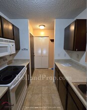 8747 SW Brightfield Cir in Portland, OR - Building Photo - Building Photo