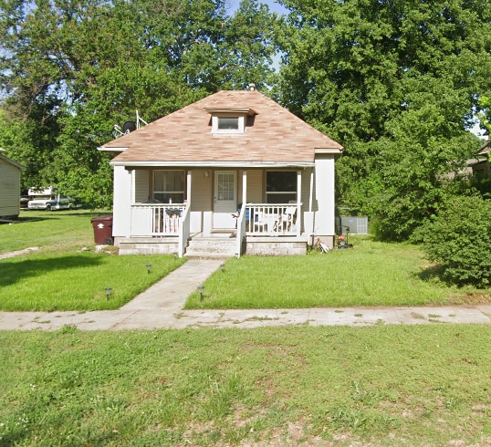 property at 825 N Main St