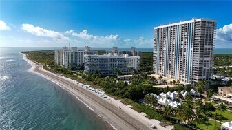 881 Ocean Dr in Key Biscayne, FL - Building Photo