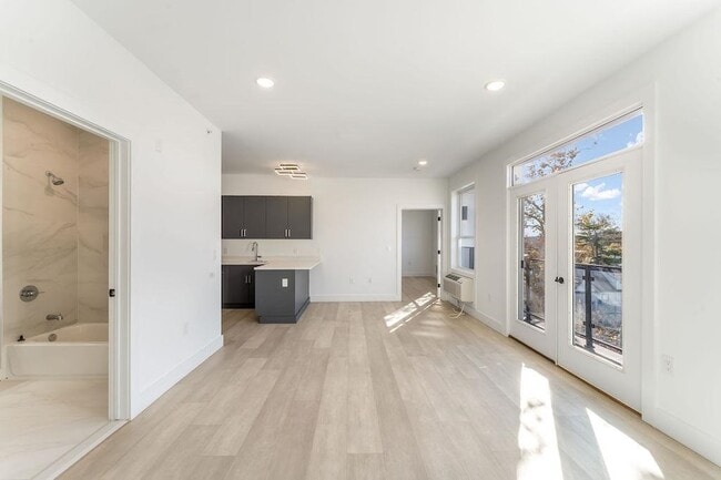 43-45-45 W 32nd St in Bayonne, NJ - Foto de edificio - Building Photo