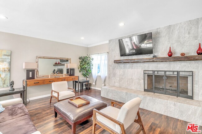 3615 Sunswept Dr in Los Angeles, CA - Building Photo - Building Photo