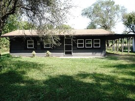 28 E Adams Dr in Sauget, IL - Building Photo