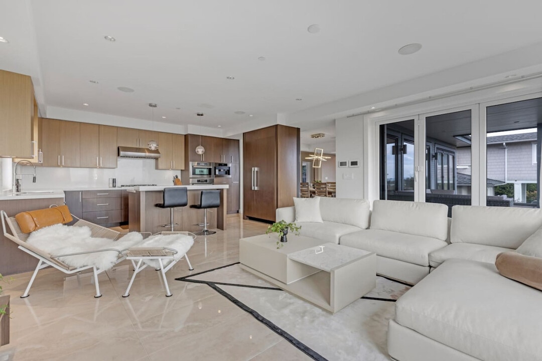 2550 Palmerston Ave in West Vancouver, BC - Building Photo