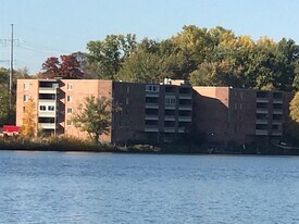 329 Geneva Ave N in Oakdale, MN - Building Photo