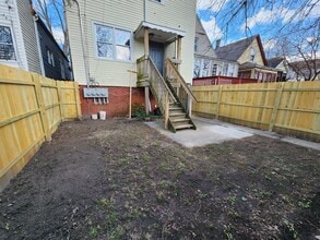 8010 S Manistee Ave, Unit A in Chicago, IL - Building Photo - Building Photo