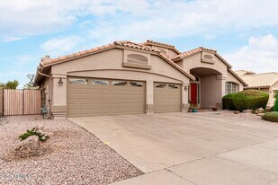 1308 E Horseshoe Ave in Gilbert, AZ - Building Photo