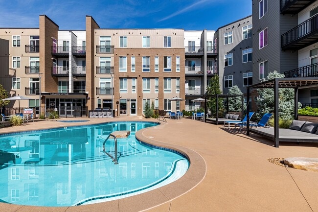 Aspect in Lone Tree, CO - Foto de edificio - Building Photo