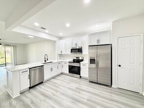 13424 English Peak Ct in Jacksonville, FL - Building Photo - Building Photo