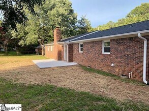 203 Pleasant Dr in Greer, SC - Building Photo - Building Photo