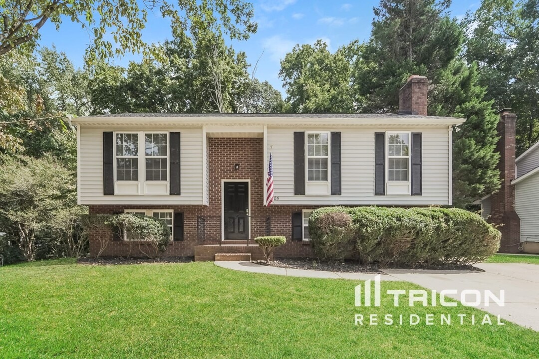 2305 Valleyview Dr in Charlotte, NC - Building Photo