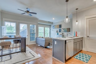 525 East in Charlotte, NC - Building Photo