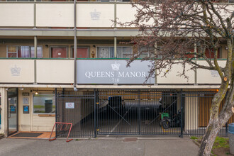 Queens Manor in Victoria, BC - Building Photo - Building Photo