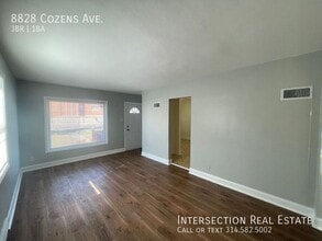 8828 Cozens Ave in Jennings, MO - Building Photo - Building Photo