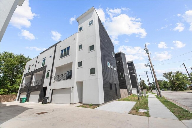 515 Schweikhardt St in Houston, TX - Building Photo - Building Photo