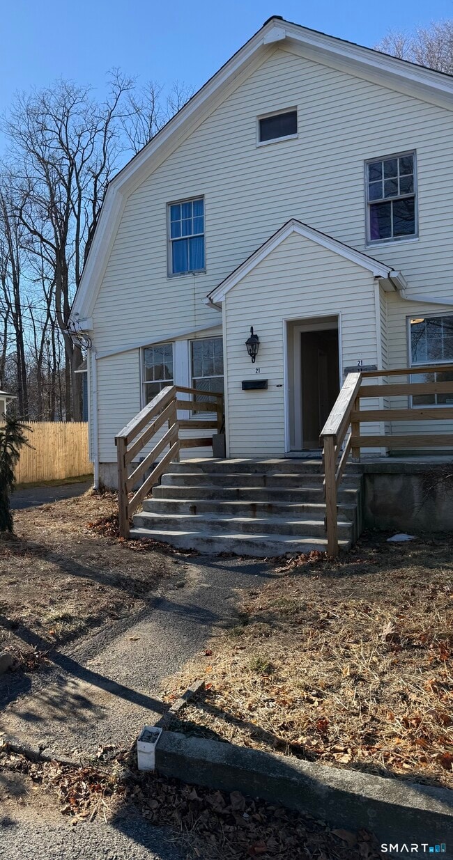 21 Woodbine St in Torrington, CT - Building Photo - Building Photo