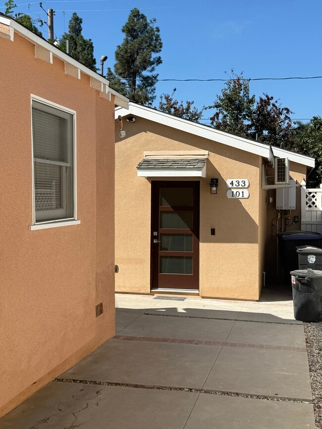433 N Catalina St in Burbank, CA - Building Photo - Building Photo