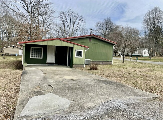 311 Rugby Rd in Crossville, TN - Building Photo - Building Photo