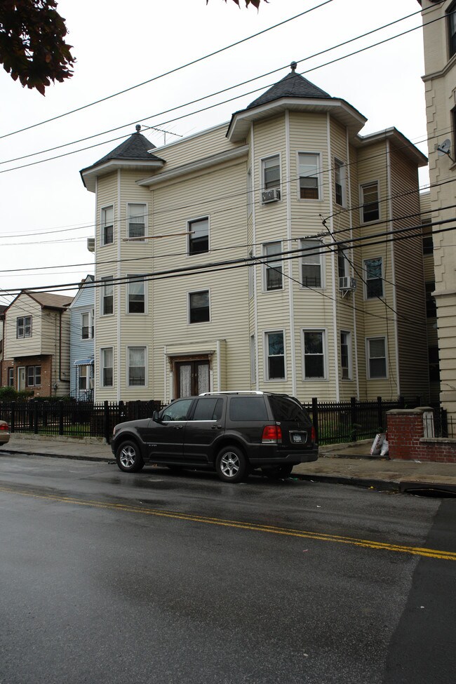 67 Radford St in Yonkers, NY - Foto de edificio - Building Photo