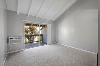 2730 Oak Rd in Walnut Creek, CA - Foto de edificio - Building Photo