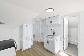 159 Connecticut Ave in New London, CT - Building Photo - Building Photo