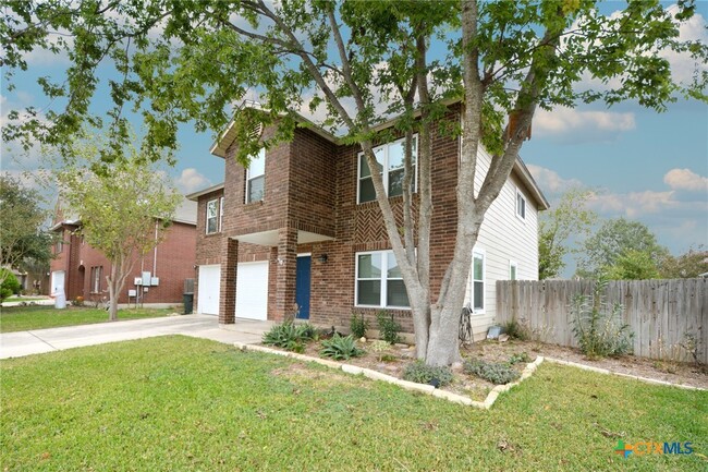 744 Pinehurst Dr in New Braunfels, TX - Building Photo - Building Photo