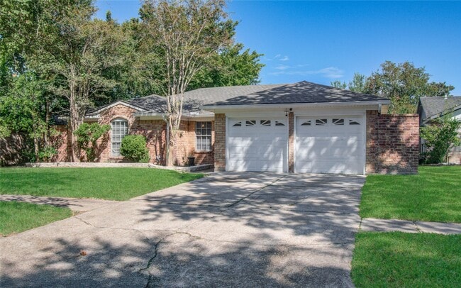 16610 Cairngorm Dr in Houston, TX - Building Photo - Building Photo