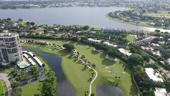 1739 Embassy Dr in West Palm Beach, FL - Building Photo