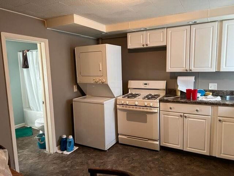 407 N Clinton St in Bloomington, IL - Building Photo