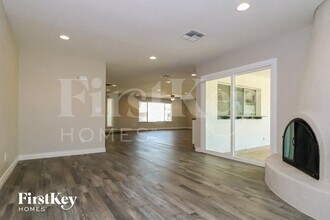 4717 W Echo Ln in Glendale, AZ - Foto de edificio - Building Photo