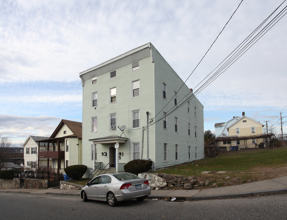 19 Pleasant St in Waterbury, CT - Building Photo