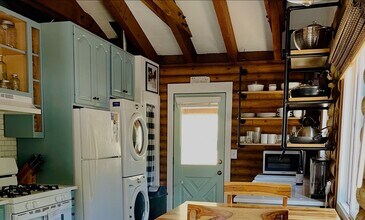 1768 Mandan St in South Lake Tahoe, CA - Foto de edificio - Building Photo