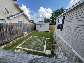 14218 Corpus Christi St in Houston, TX - Foto de edificio - Building Photo