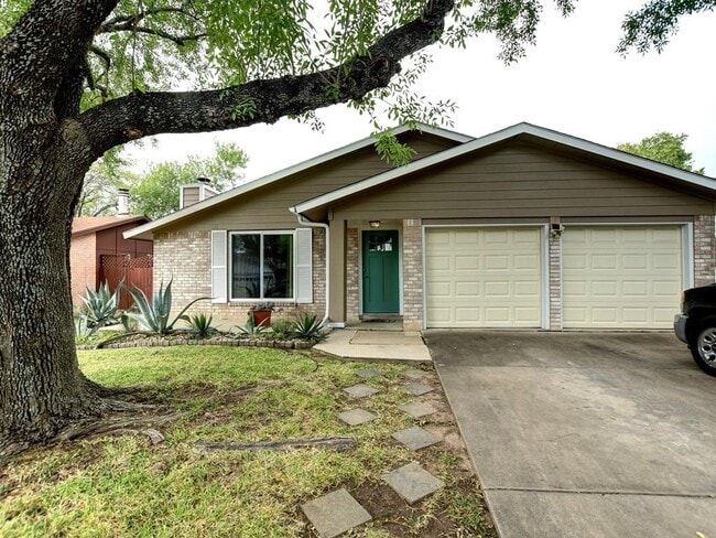 11108 Applewood Dr
