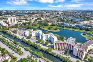 9682 Fontainebleau Blvd in Miami, FL - Building Photo