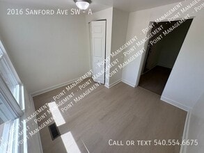 2016 Sanford Ave SW in Roanoke, VA - Foto de edificio - Building Photo