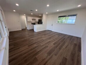 450 Shady Bluff Dr-Unit -4 in Wimberley, TX - Building Photo - Building Photo