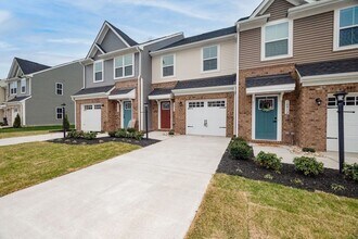 10916 Genito Sq Dr in Midlothian, VA - Building Photo - Building Photo