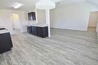 33 Santa Barbara Dr in Manvel, TX - Building Photo - Building Photo