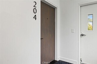 2432 Penmar Ave in Los Angeles, CA - Foto de edificio - Building Photo